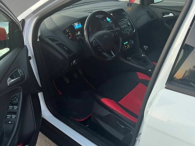 Білий Форд Фокус, об'ємом двигуна 1.5 л та пробігом 57 тис. км за 10200 $, фото 4 на Automoto.ua