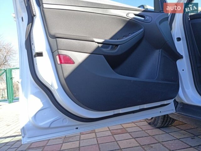 Білий Форд Фокус, об'ємом двигуна 1.6 л та пробігом 124 тис. км за 10400 $, фото 8 на Automoto.ua