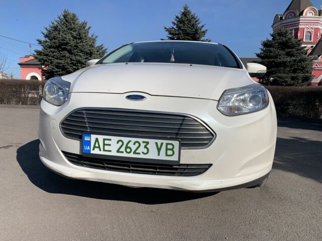 Белый Форд Фокус, объемом двигателя 0 л и пробегом 194 тыс. км за 7600 $, фото 3 на Automoto.ua