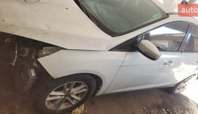 Білий Форд Фокус, об'ємом двигуна 2 л та пробігом 200 тис. км за 3600 $, фото 3 на Automoto.ua