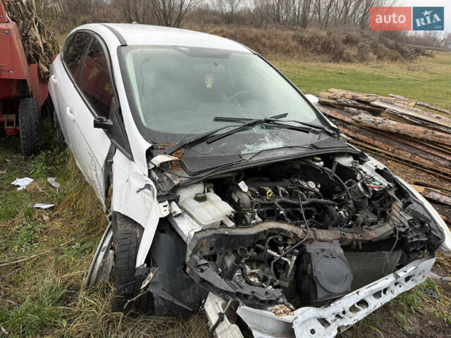 Белый Форд Фокус, объемом двигателя 2 л и пробегом 230 тыс. км за 3000 $, фото 7 на Automoto.ua