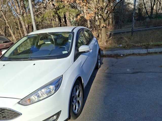 Белый Форд Фокус, объемом двигателя 1 л и пробегом 108 тыс. км за 9200 $, фото 4 на Automoto.ua