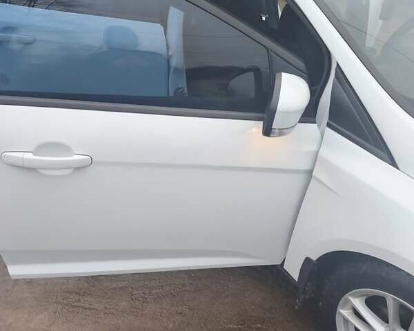 Белый Форд Фокус, объемом двигателя 1.5 л и пробегом 216 тыс. км за 9500 $, фото 7 на Automoto.ua