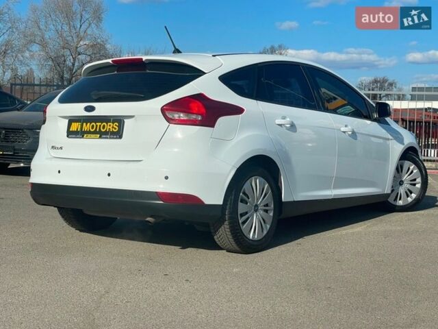 Білий Форд Фокус, об'ємом двигуна 1.6 л та пробігом 141 тис. км за 9500 $, фото 3 на Automoto.ua