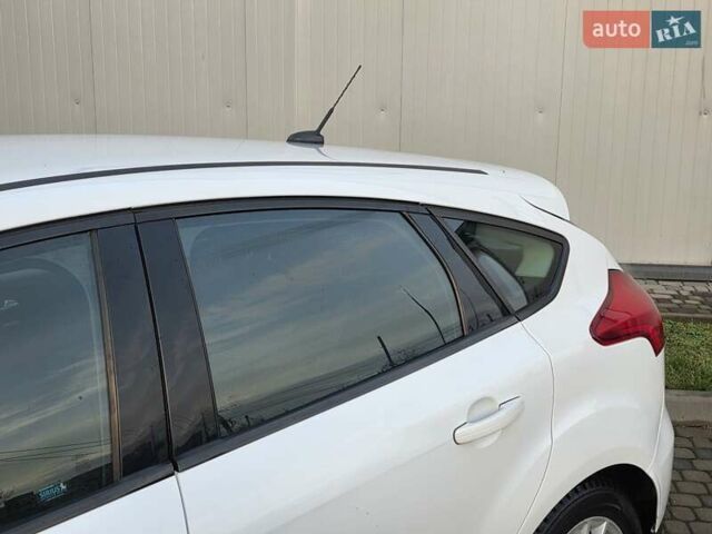 Белый Форд Фокус, объемом двигателя 2 л и пробегом 149 тыс. км за 7650 $, фото 11 на Automoto.ua