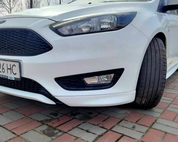 Белый Форд Фокус, объемом двигателя 1.5 л и пробегом 161 тыс. км за 12500 $, фото 4 на Automoto.ua