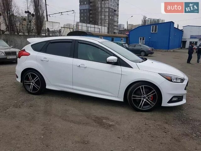 Білий Форд Фокус, об'ємом двигуна 2 л та пробігом 34 тис. км за 13600 $, фото 9 на Automoto.ua