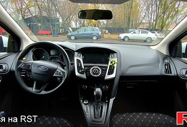 Білий Форд Фокус, об'ємом двигуна 2 л та пробігом 189 тис. км за 8600 $, фото 2 на Automoto.ua