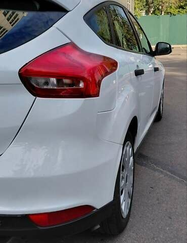 Белый Форд Фокус, объемом двигателя 1.5 л и пробегом 178 тыс. км за 7600 $, фото 1 на Automoto.ua