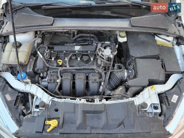 Белый Форд Фокус, объемом двигателя 2 л и пробегом 130 тыс. км за 8500 $, фото 6 на Automoto.ua
