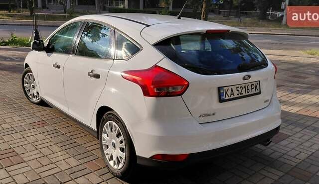 Белый Форд Фокус, объемом двигателя 1.5 л и пробегом 178 тыс. км за 7600 $, фото 2 на Automoto.ua