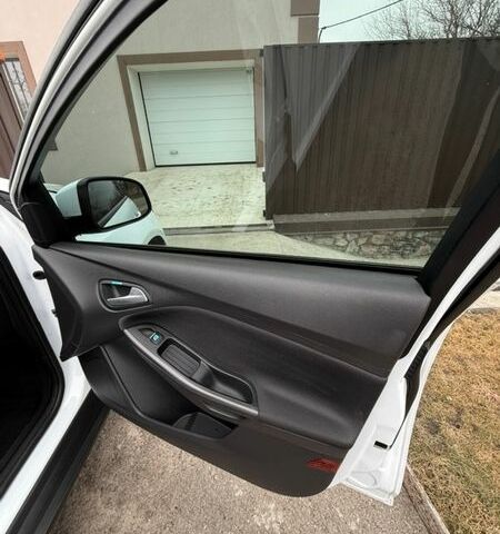 Белый Форд Фокус, объемом двигателя 1 л и пробегом 212 тыс. км за 8450 $, фото 11 на Automoto.ua