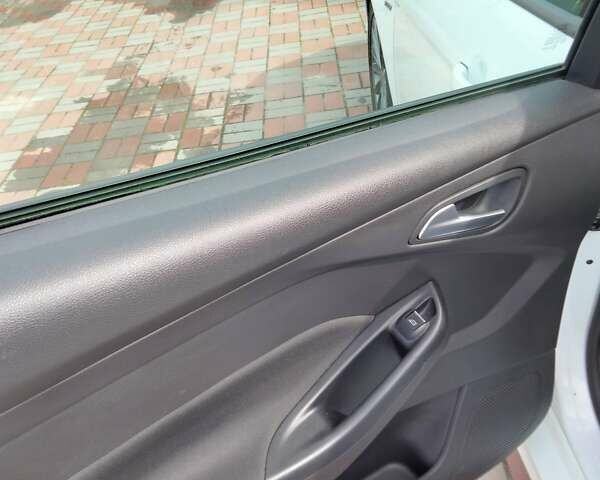 Белый Форд Фокус, объемом двигателя 1.5 л и пробегом 161 тыс. км за 12500 $, фото 20 на Automoto.ua