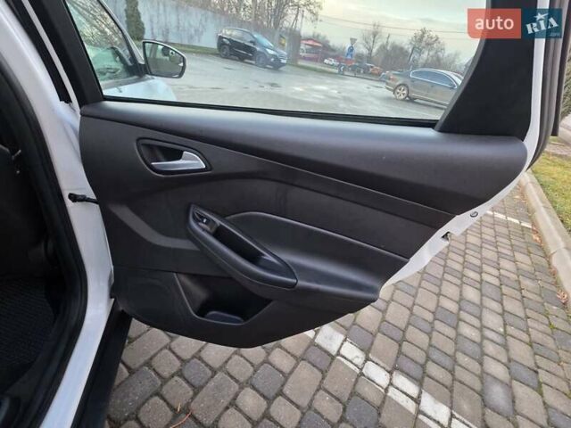 Белый Форд Фокус, объемом двигателя 2 л и пробегом 149 тыс. км за 7650 $, фото 33 на Automoto.ua