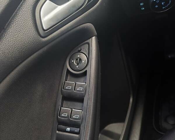 Белый Форд Фокус, объемом двигателя 1.5 л и пробегом 216 тыс. км за 9500 $, фото 17 на Automoto.ua