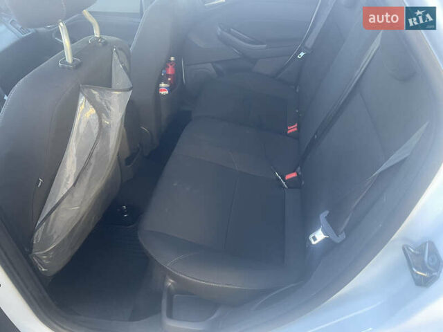 Белый Форд Фокус, объемом двигателя 1 л и пробегом 92 тыс. км за 11000 $, фото 11 на Automoto.ua