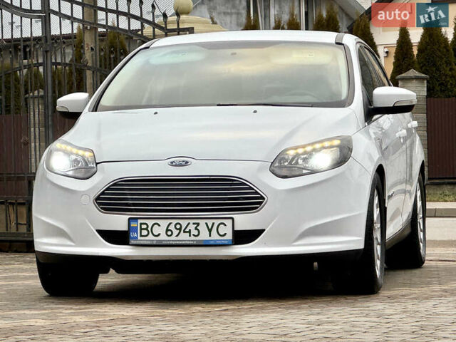 Белый Форд Фокус, объемом двигателя 0 л и пробегом 74 тыс. км за 9999 $, фото 2 на Automoto.ua