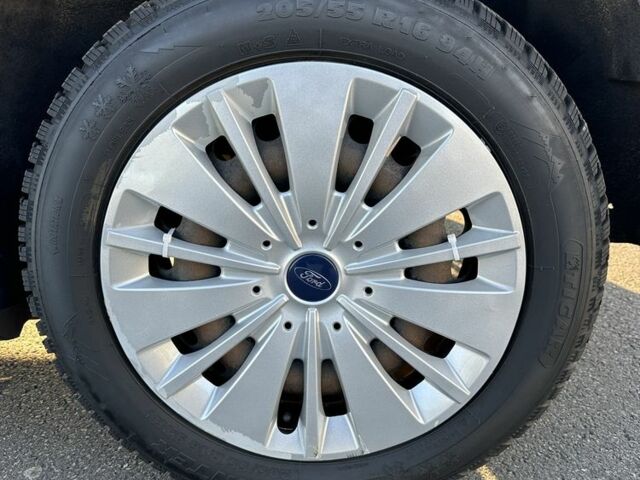 Белый Форд Фокус, объемом двигателя 1.6 л и пробегом 131 тыс. км за 9200 $, фото 9 на Automoto.ua