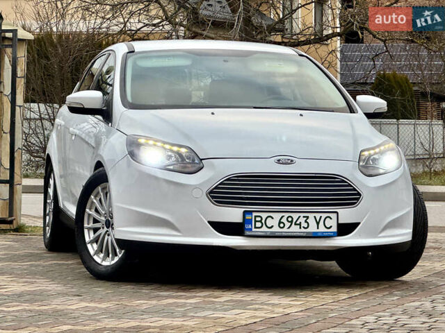 Белый Форд Фокус, объемом двигателя 0 л и пробегом 74 тыс. км за 9999 $, фото 13 на Automoto.ua