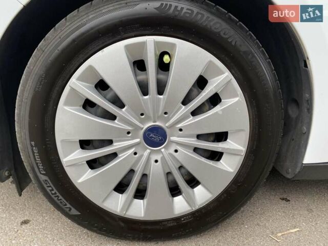 Белый Форд Фокус, объемом двигателя 1.6 л и пробегом 106 тыс. км за 12900 $, фото 16 на Automoto.ua