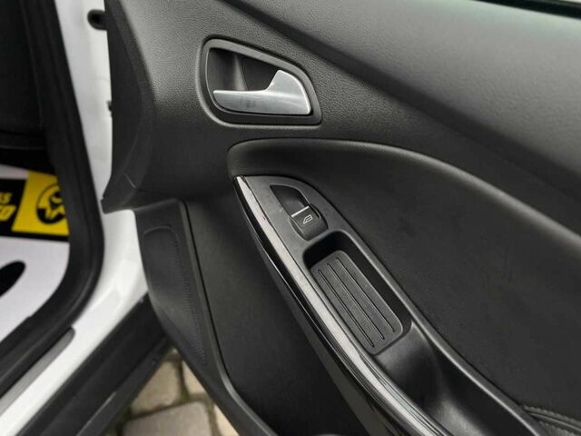 Белый Форд Фокус, объемом двигателя 0 л и пробегом 136 тыс. км за 11800 $, фото 23 на Automoto.ua