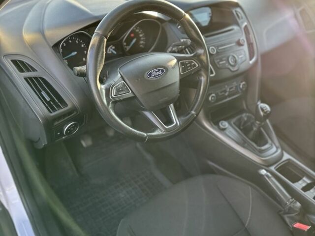 Белый Форд Фокус, объемом двигателя 1.6 л и пробегом 131 тыс. км за 9200 $, фото 4 на Automoto.ua