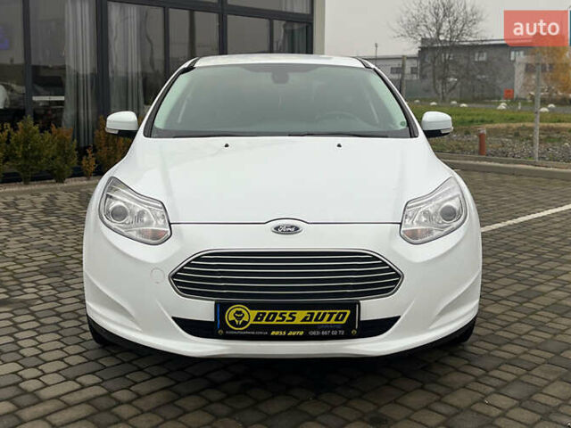 Белый Форд Фокус, объемом двигателя 0 л и пробегом 136 тыс. км за 11800 $, фото 1 на Automoto.ua