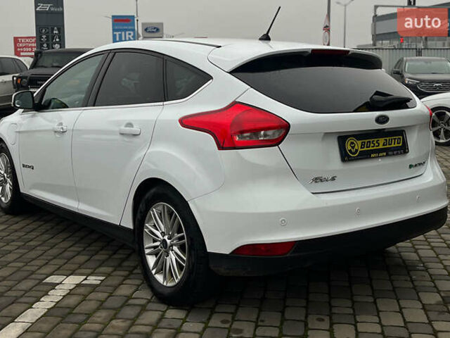 Белый Форд Фокус, объемом двигателя 0 л и пробегом 136 тыс. км за 11800 $, фото 4 на Automoto.ua
