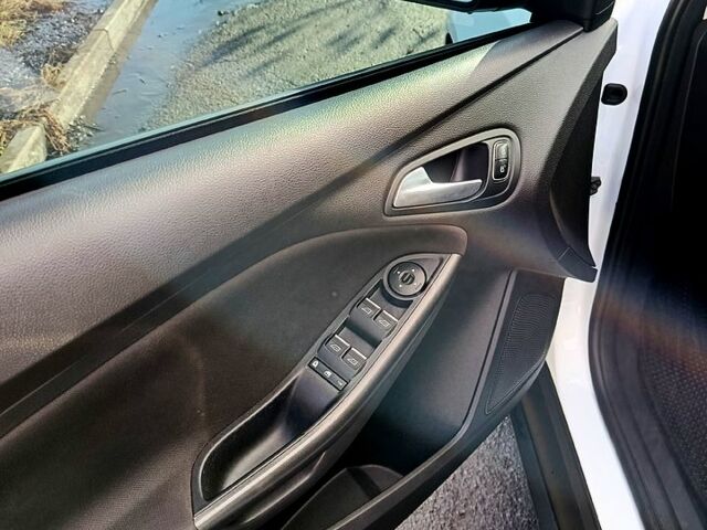 Білий Форд Фокус, об'ємом двигуна 1.6 л та пробігом 112 тис. км за 9000 $, фото 9 на Automoto.ua