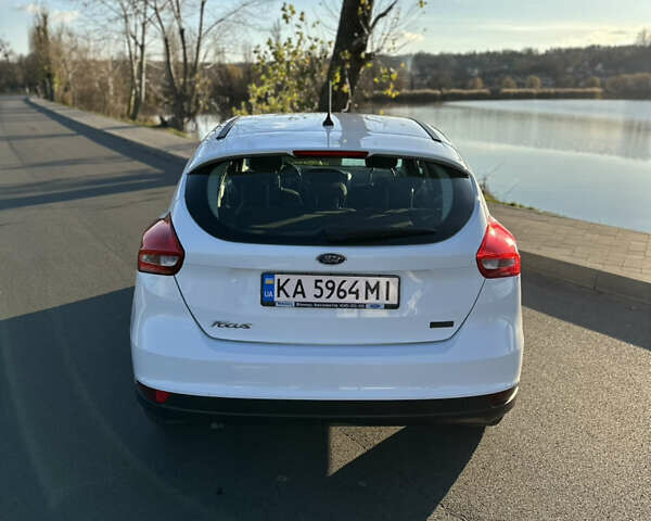 Белый Форд Фокус, объемом двигателя 1.6 л и пробегом 131 тыс. км за 9200 $, фото 3 на Automoto.ua