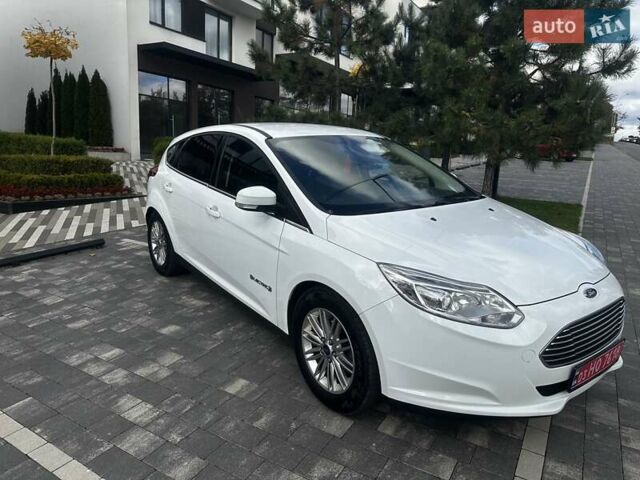 Белый Форд Фокус, объемом двигателя 0 л и пробегом 135 тыс. км за 12200 $, фото 4 на Automoto.ua