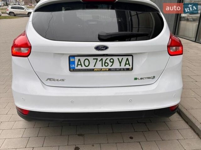 Белый Форд Фокус, объемом двигателя 0 л и пробегом 136 тыс. км за 10700 $, фото 14 на Automoto.ua