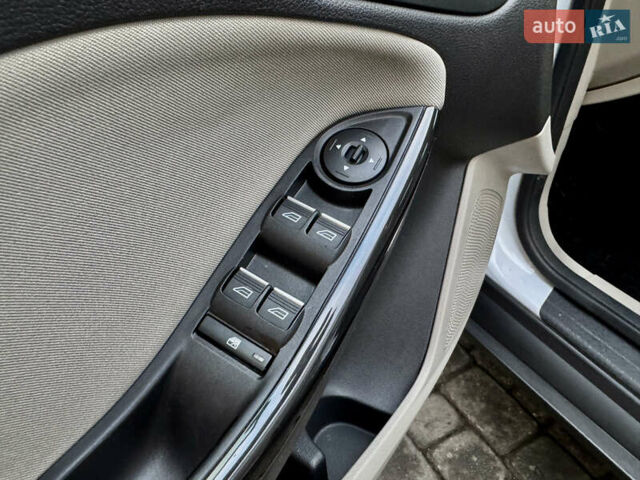 Белый Форд Фокус, объемом двигателя 0 л и пробегом 74 тыс. км за 9999 $, фото 43 на Automoto.ua