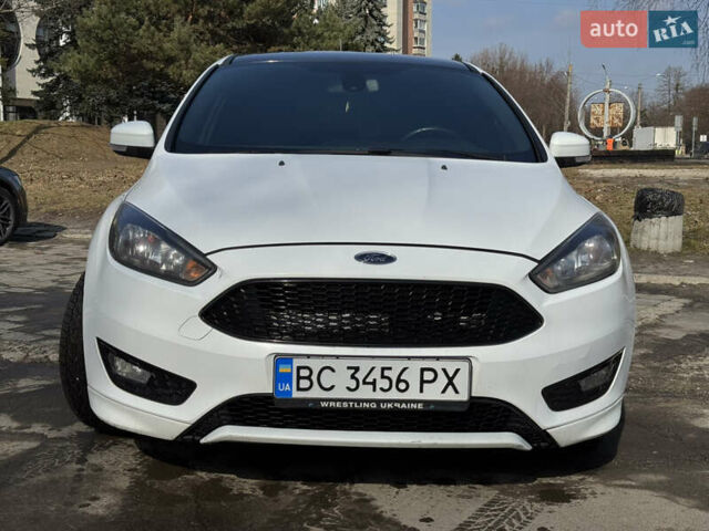 Белый Форд Фокус, объемом двигателя 1.5 л и пробегом 205 тыс. км за 11000 $, фото 3 на Automoto.ua