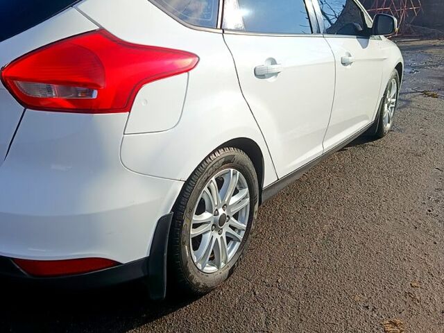 Білий Форд Фокус, об'ємом двигуна 1.6 л та пробігом 112 тис. км за 9000 $, фото 2 на Automoto.ua