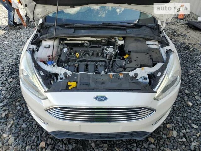 Белый Форд Фокус, объемом двигателя 2 л и пробегом 124 тыс. км за 1800 $, фото 6 на Automoto.ua