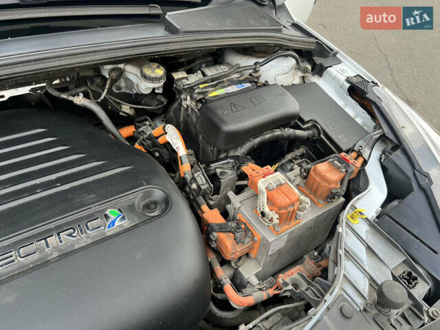 Белый Форд Фокус, объемом двигателя 0 л и пробегом 111 тыс. км за 12500 $, фото 38 на Automoto.ua