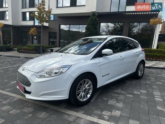 Белый Форд Фокус, объемом двигателя 0 л и пробегом 135 тыс. км за 12200 $, фото 1 на Automoto.ua