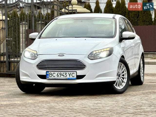 Белый Форд Фокус, объемом двигателя 0 л и пробегом 74 тыс. км за 9999 $, фото 6 на Automoto.ua