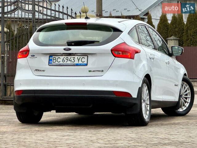 Белый Форд Фокус, объемом двигателя 0 л и пробегом 74 тыс. км за 9999 $, фото 30 на Automoto.ua