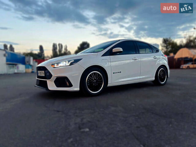 Білий Форд Фокус, об'ємом двигуна 0 л та пробігом 110 тис. км за 14500 $, фото 1 на Automoto.ua