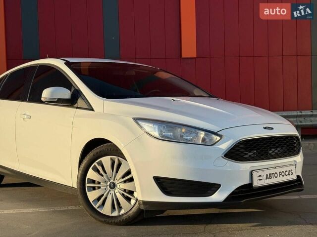 Білий Форд Фокус, об'ємом двигуна 1.6 л та пробігом 144 тис. км за 10990 $, фото 1 на Automoto.ua