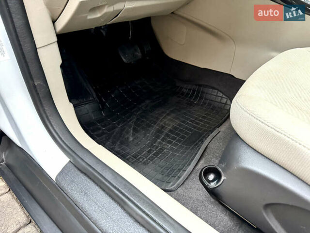 Белый Форд Фокус, объемом двигателя 0 л и пробегом 74 тыс. км за 9999 $, фото 50 на Automoto.ua