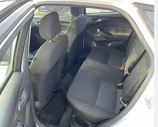 Белый Форд Фокус, объемом двигателя 2 л и пробегом 64 тыс. км за 10800 $, фото 1 на Automoto.ua