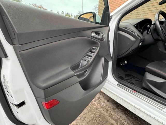 Білий Форд Фокус, об'ємом двигуна 1.5 л та пробігом 223 тис. км за 11800 $, фото 6 на Automoto.ua