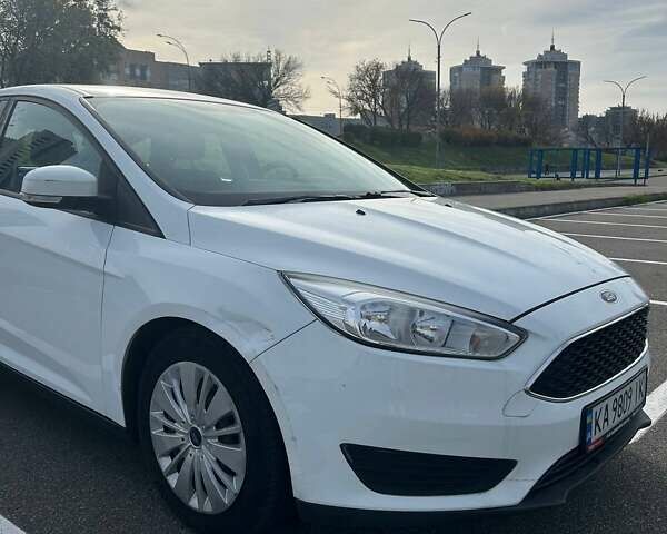 Белый Форд Фокус, объемом двигателя 1.6 л и пробегом 135 тыс. км за 9500 $, фото 4 на Automoto.ua
