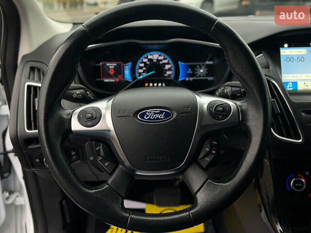 Белый Форд Фокус, объемом двигателя 0 л и пробегом 136 тыс. км за 11800 $, фото 10 на Automoto.ua