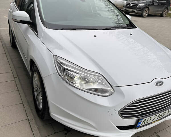 Белый Форд Фокус, объемом двигателя 0 л и пробегом 136 тыс. км за 10750 $, фото 23 на Automoto.ua