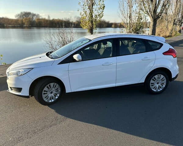 Белый Форд Фокус, объемом двигателя 1.6 л и пробегом 131 тыс. км за 9200 $, фото 1 на Automoto.ua