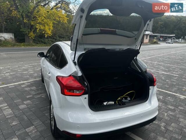 Белый Форд Фокус, объемом двигателя 0 л и пробегом 135 тыс. км за 12200 $, фото 6 на Automoto.ua